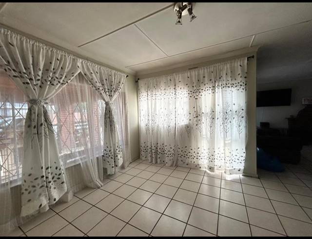 5 BEDROOM HOUSE FOR SALE IN BRENTHURST